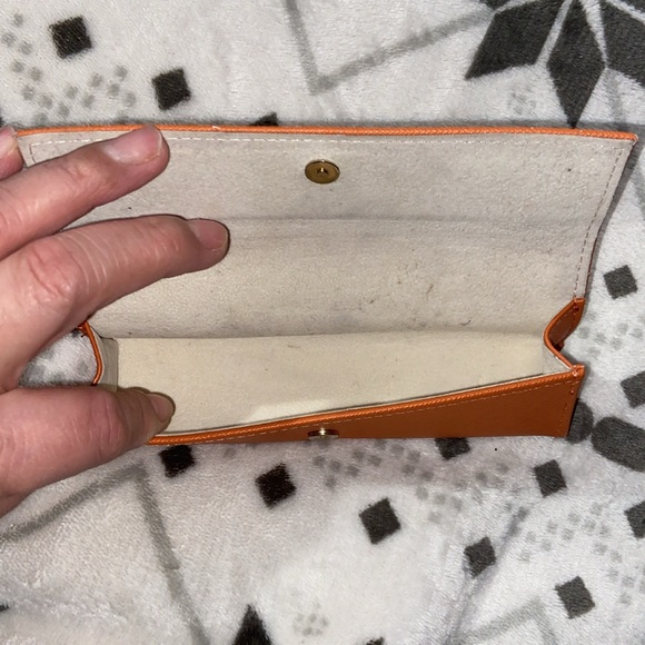 TORY BURCH READING GLASSES CASE - Picture 3 of 4